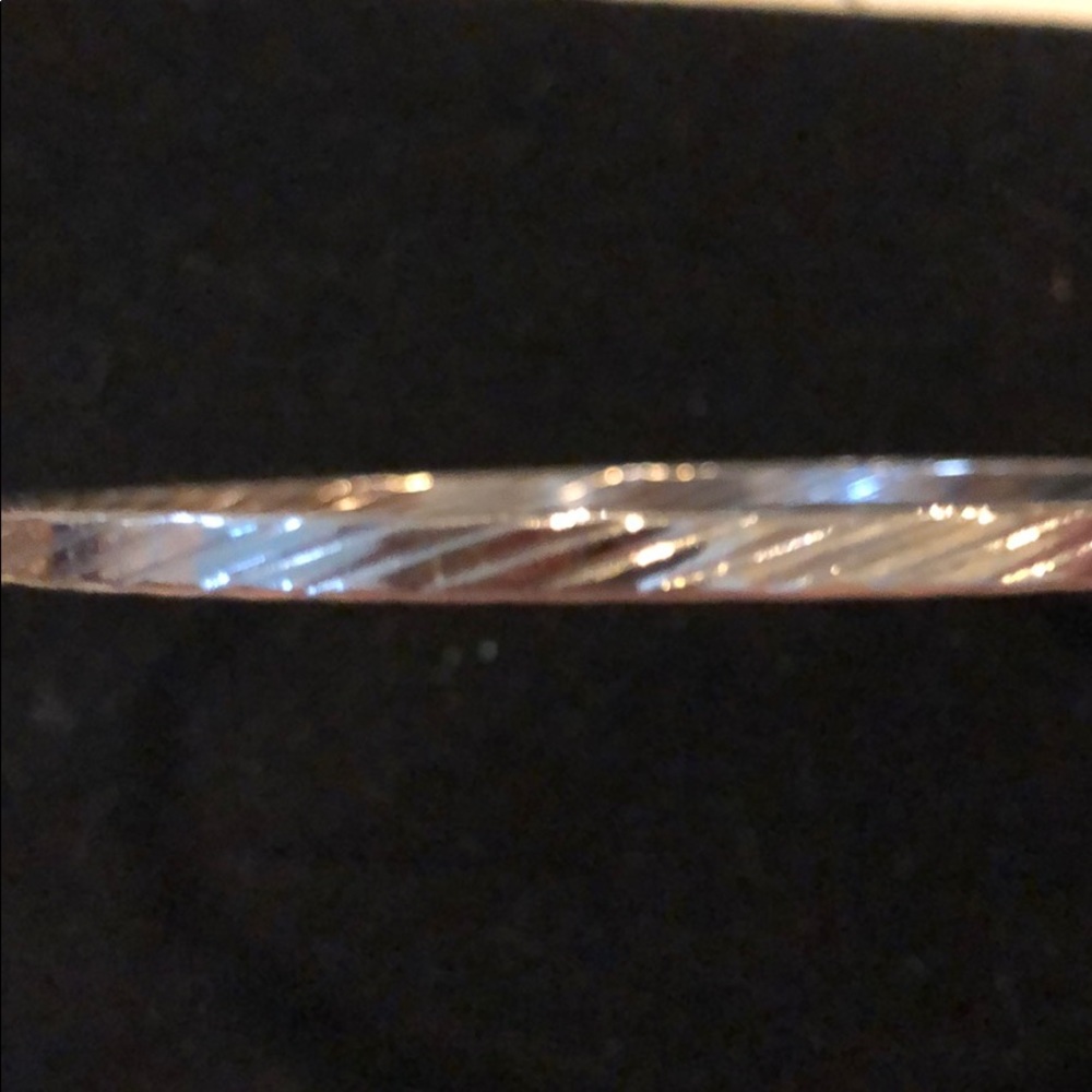 Silver patterned bracelet - Picture 2 of 3